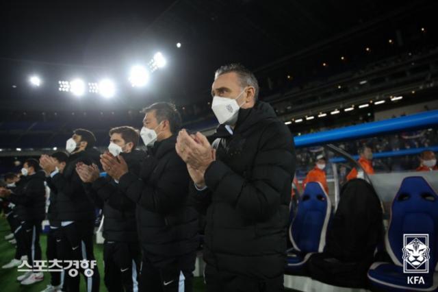 九游娱乐网页版-韩国0比3惨败日本韩媒痛斥本托 重用朴志洙遭批判